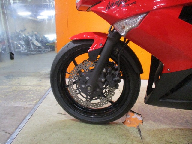 ホイールもこの通り状態グッド！前後タイヤもバリ溝ですから本当にお買い得な一台ですよ！通販も大歓迎！